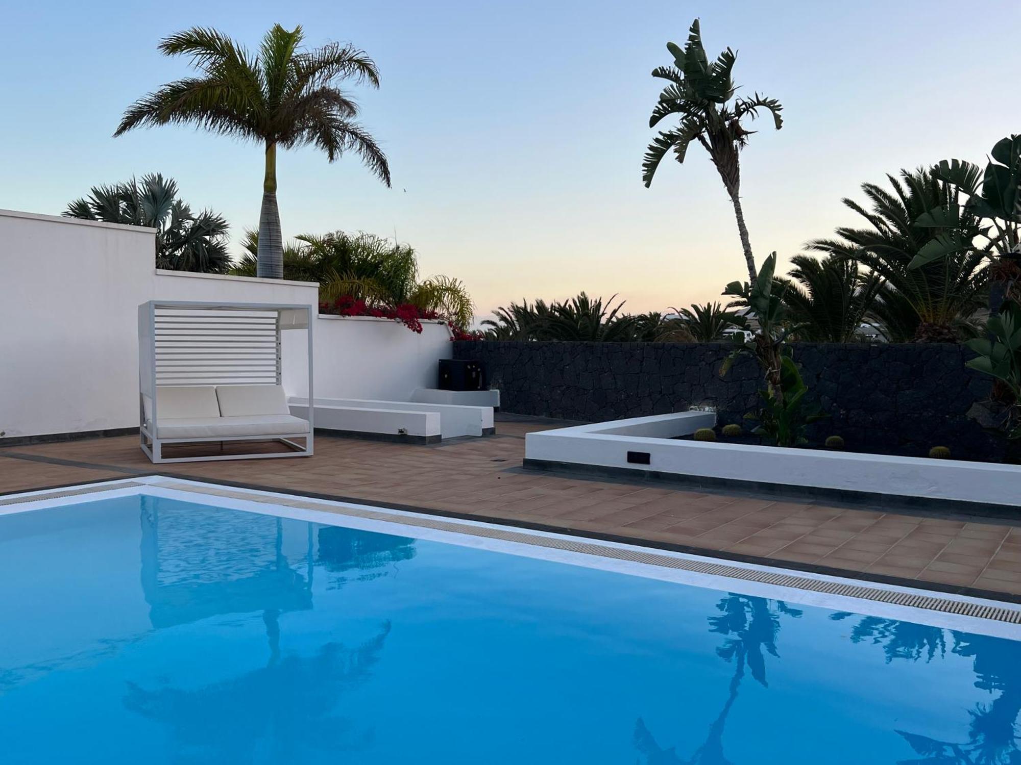 Villa Dedalos - A Luxury Large Villa With A Heated Pool In Puerto Calero Buitenkant foto