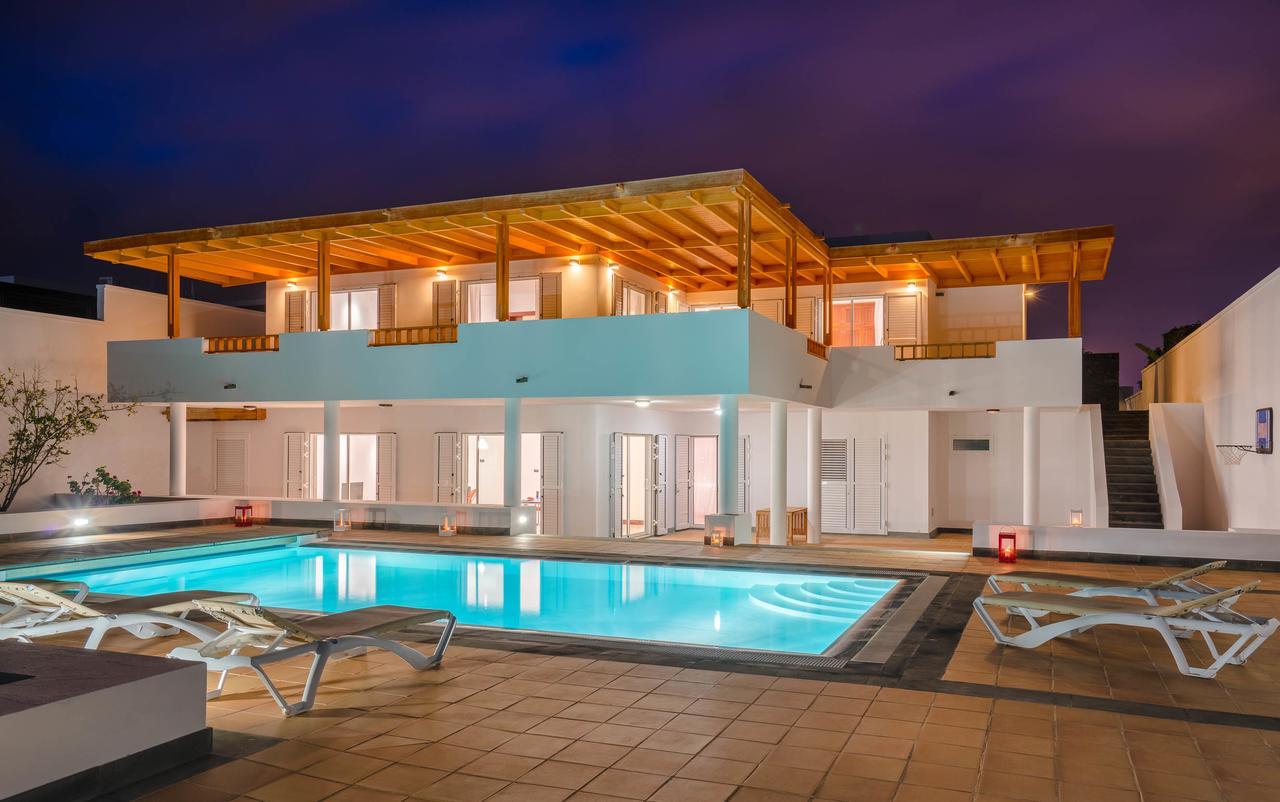Villa Dedalos - A Luxury Large Villa With A Heated Pool In Puerto Calero Buitenkant foto