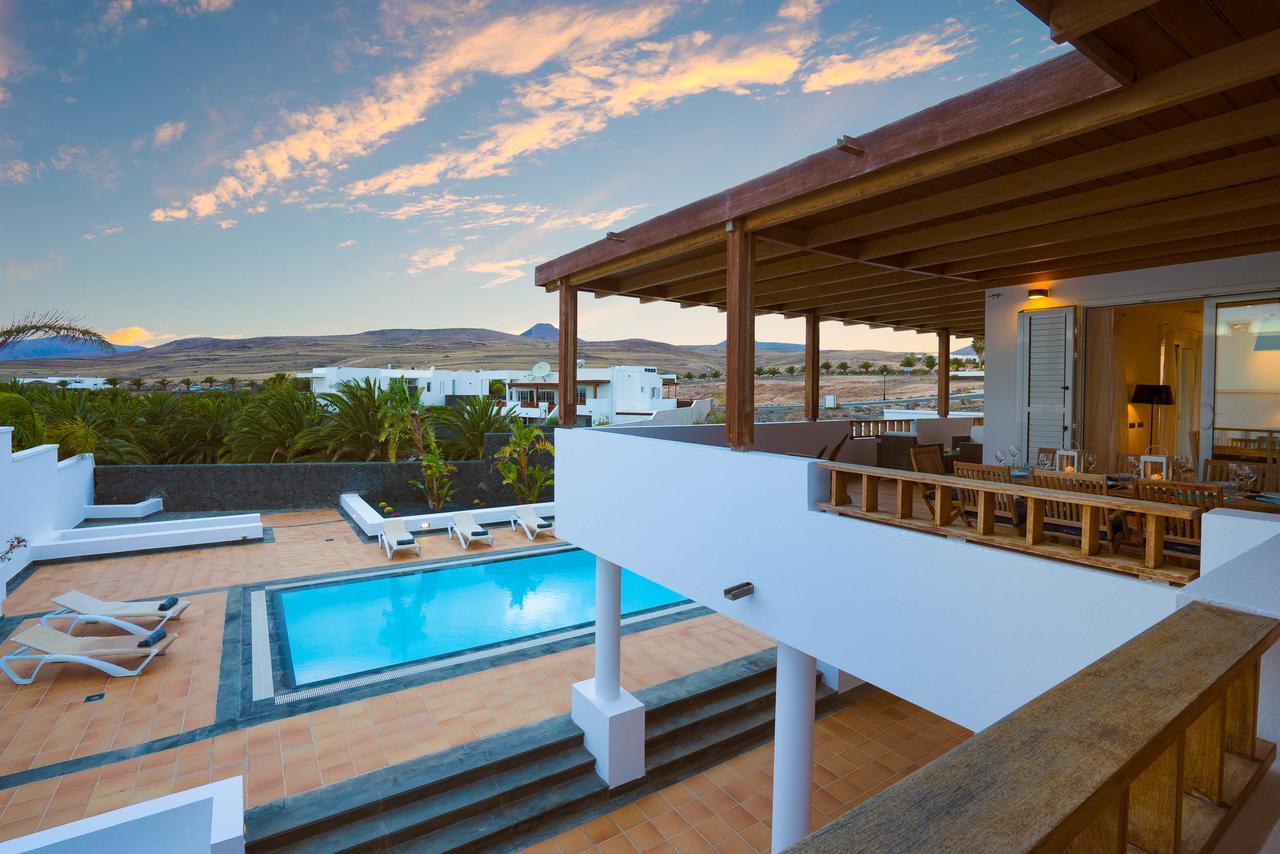 Villa Dedalos - A Luxury Large Villa With A Heated Pool In Puerto Calero Buitenkant foto