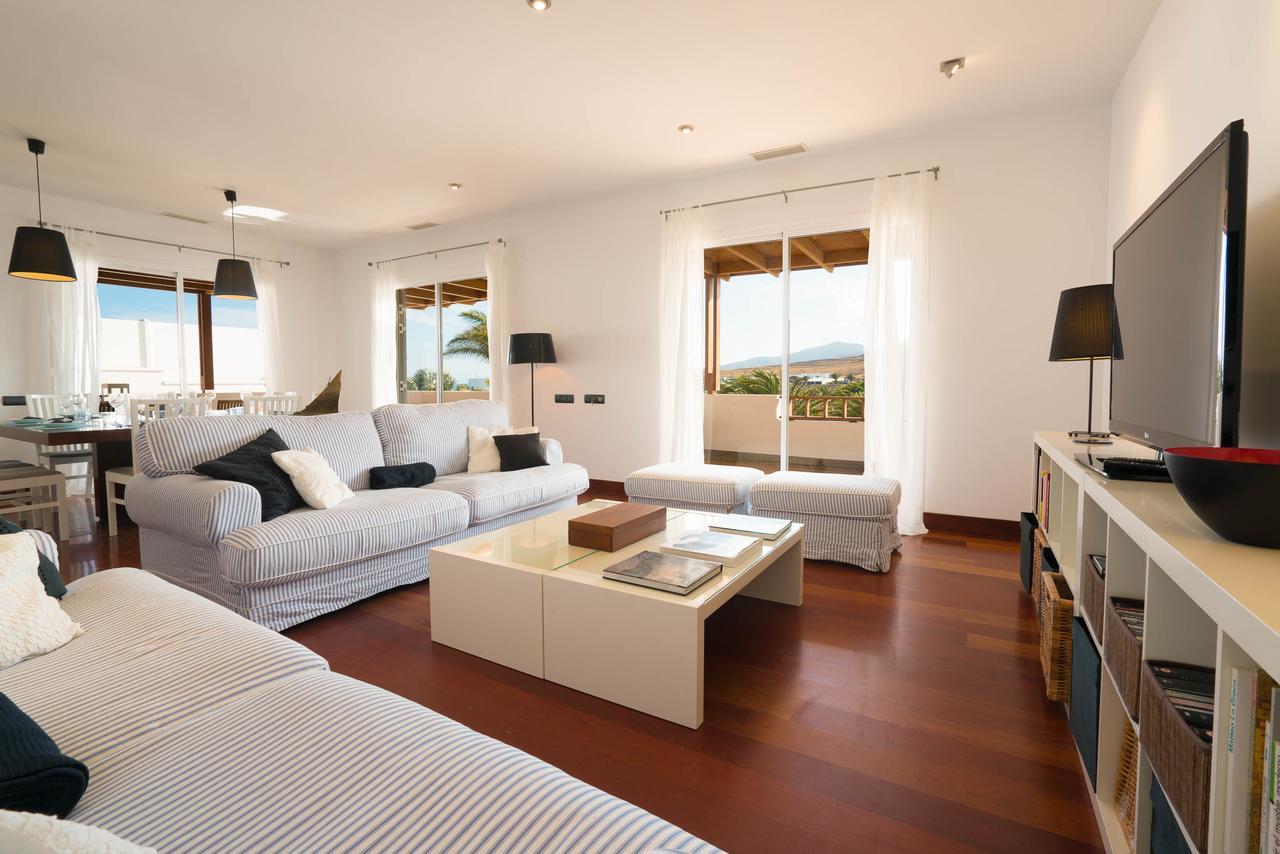 Villa Dedalos - A Luxury Large Villa With A Heated Pool In Puerto Calero Buitenkant foto